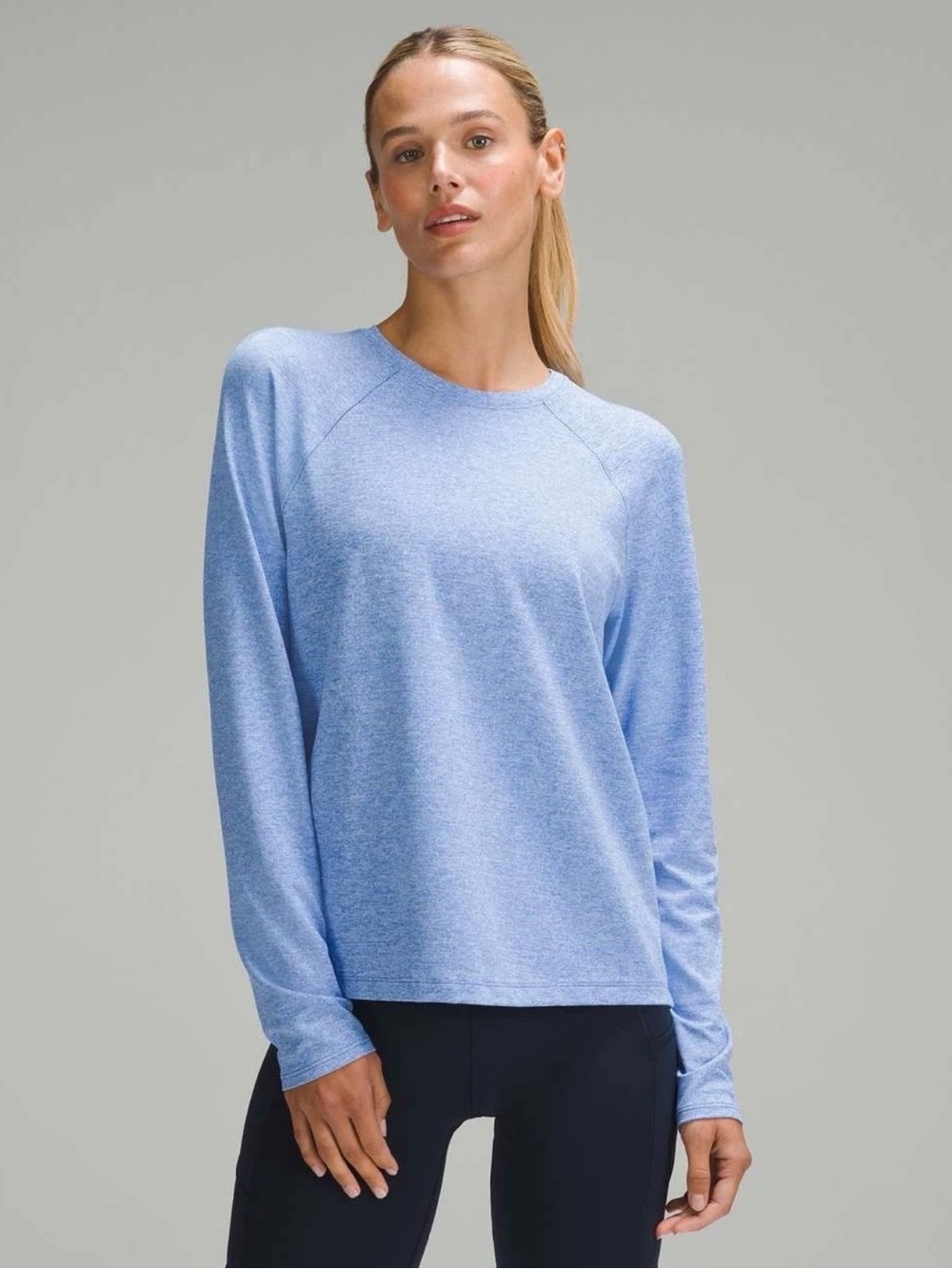 Lululemon License to Train Size 8 Medium Classic Long Sleeve Tee Heather Blue
